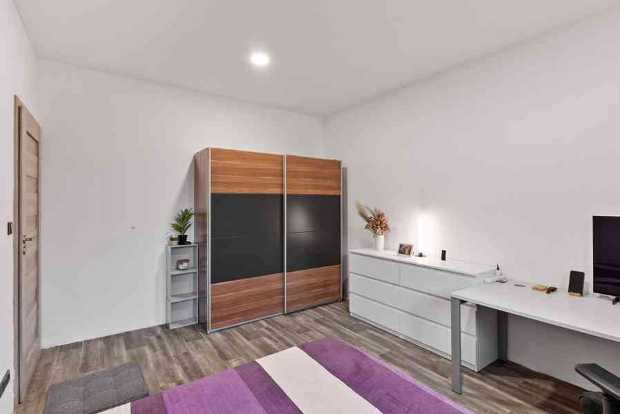 Prodej rodinného domu 4+kk s pozemkem 2028 m², Hrdlořezy - foto 22