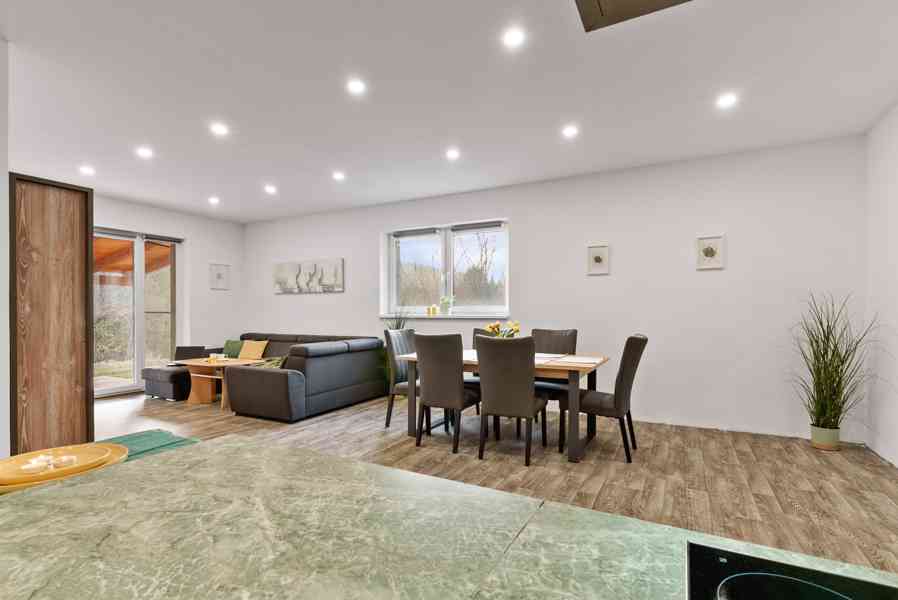 Prodej rodinného domu 4+kk s pozemkem 2028 m², Hrdlořezy - foto 12