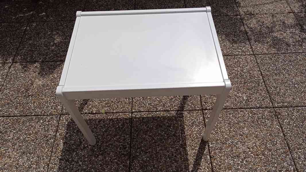 Dětský stůl a 2 židle - foto 4