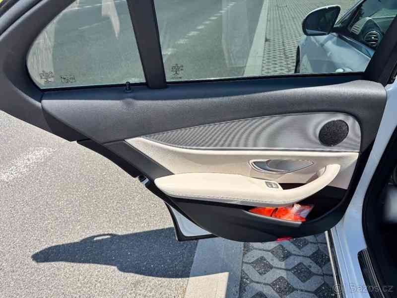 Mercedes-Benz Třídy E 2,0 E220d 4MATIC 143kW - foto 16