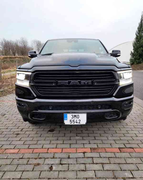 RAM 1500 LARAMIE CREW CAB 4X4, Night edition   - foto 2