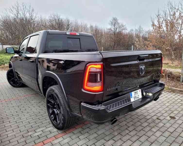 RAM 1500 LARAMIE CREW CAB 4X4, Night edition   - foto 10