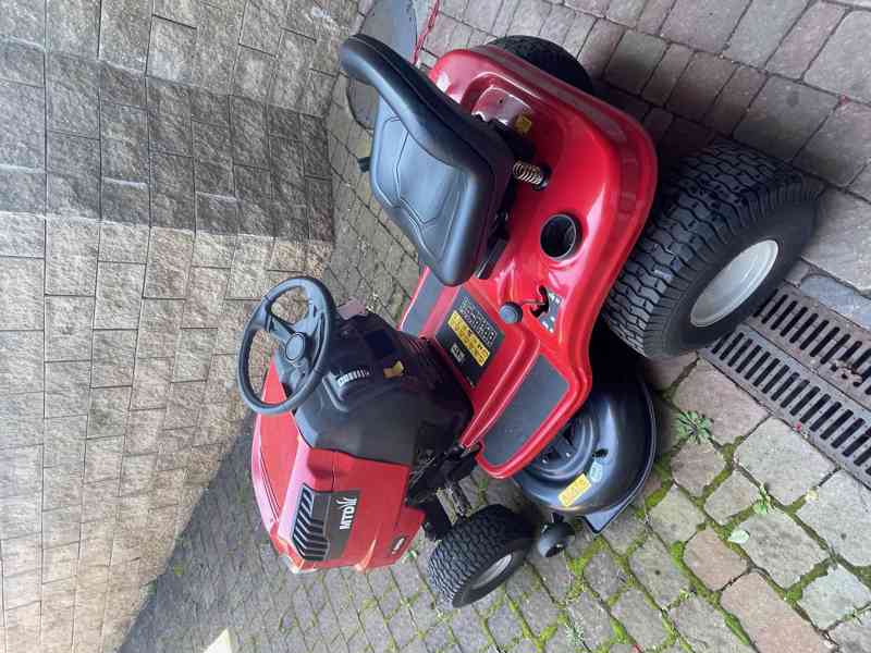 Zahradní traktor MTD Smart 135 v záruce prodám - foto 3
