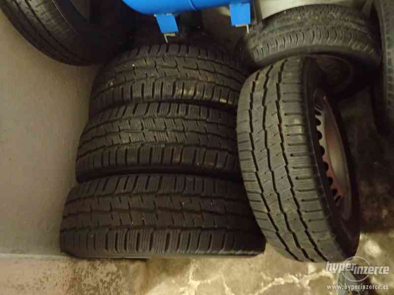 Zimní pneu na VWT5 - foto 1