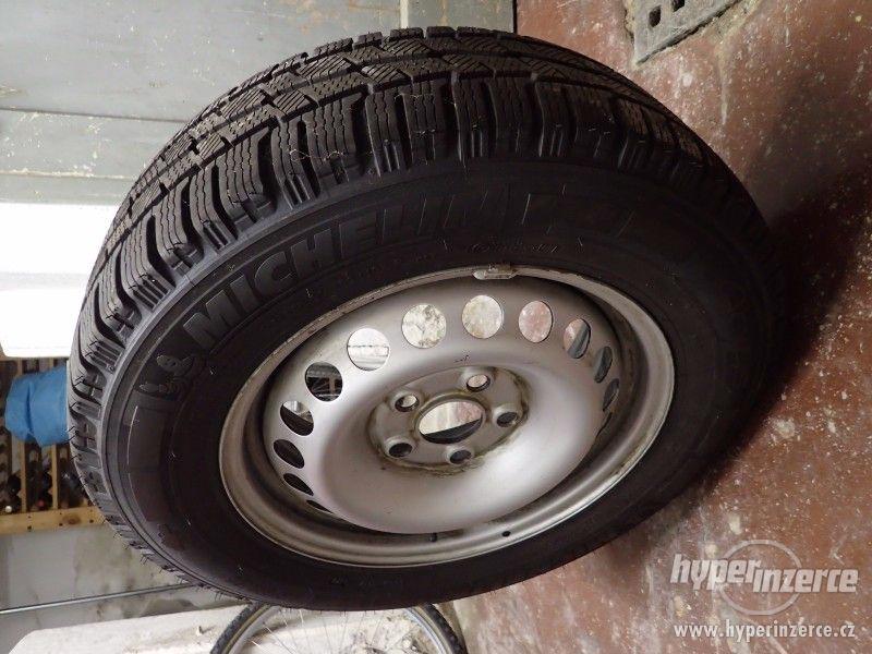 Zimní pneu na VWT5 - foto 6