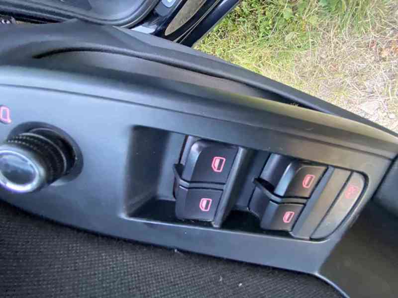 Audi A4 Avant 2.0 TDi NAVI 105kW - foto 14
