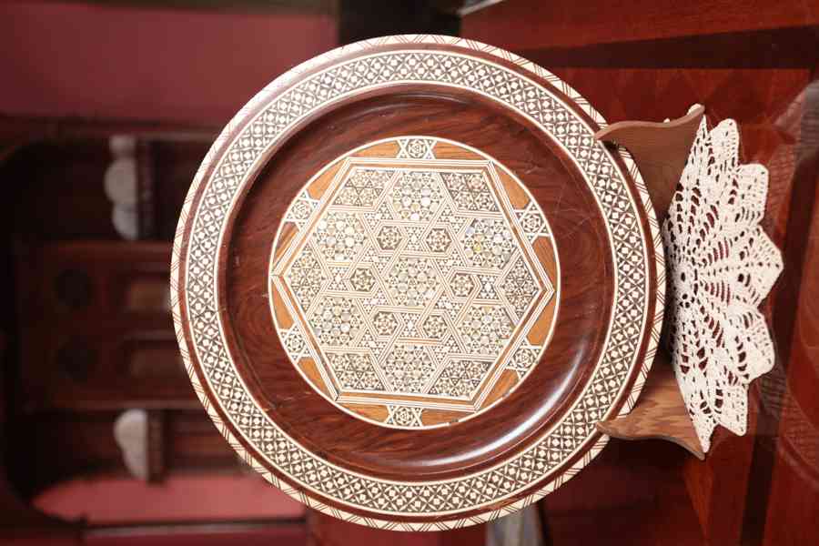 Ozdobný arabský talíř vykládaný průměr 35 cm - foto 2