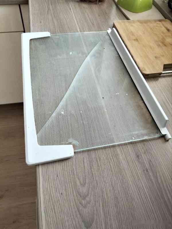 Náhradní sklo do lednice Indesit - foto 2
