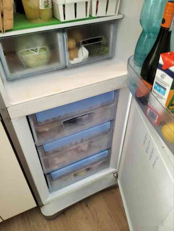 Náhradní sklo do lednice Indesit - foto 3