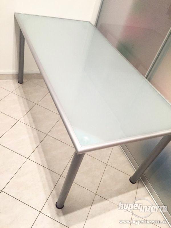 Skleněný stůl IKEA Vika Lauri, matný kovový - foto 2