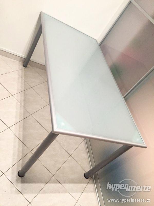 Skleněný stůl IKEA Vika Lauri, matný kovový - foto 3