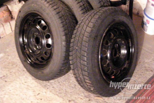 Prodám 4 ks použité zimní pneu na discích. 165/70 R14 - foto 1