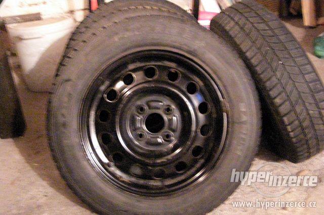 Prodám 4 ks použité zimní pneu na discích. 165/70 R14 - foto 4