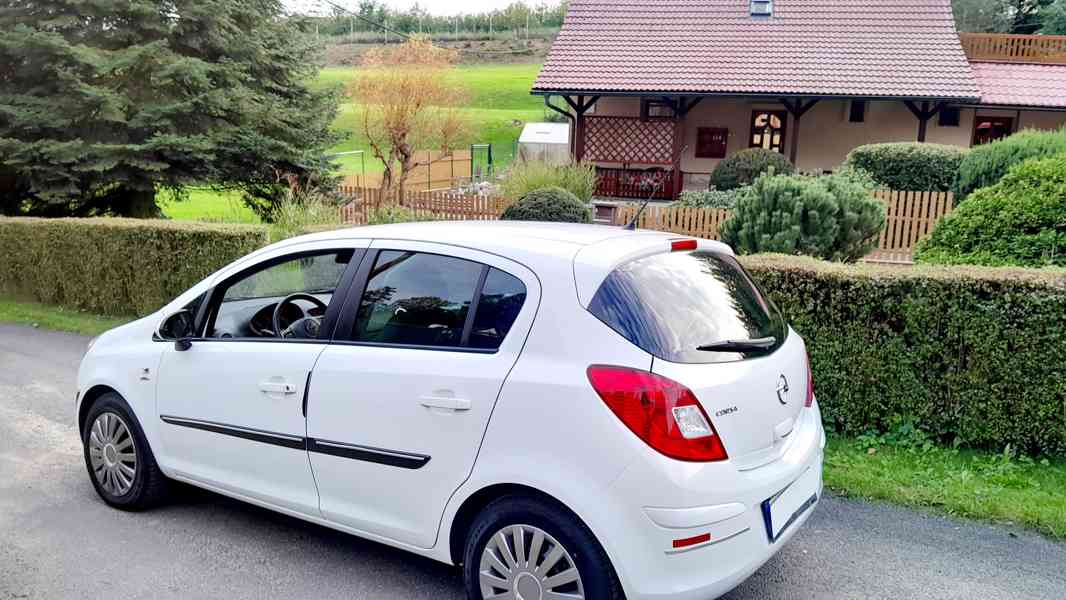 Velice zachovalý málo jetý velice úsporný Opel Corsa 16V LPG - foto 2