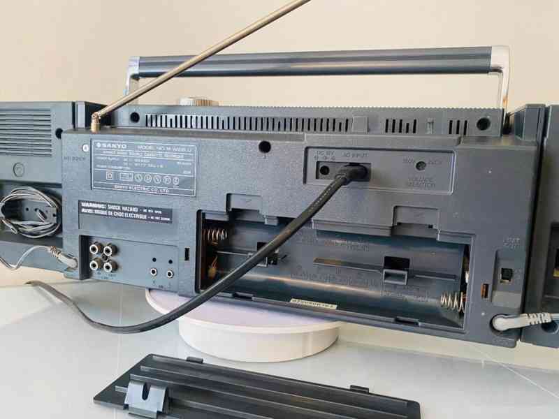 Radiomagnetofon Sanyo M-W22LU, rok 1985 - foto 15