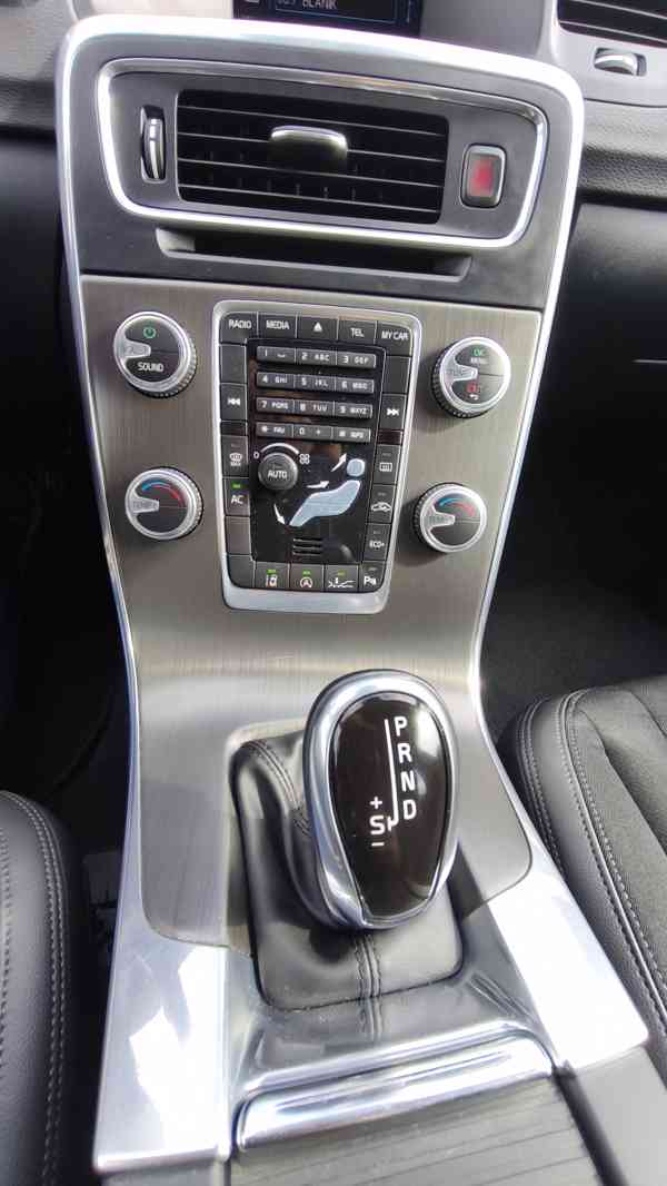 Volvo V60 D3 2.0,110kW,ČR,bez AdBlue,garážován - foto 12