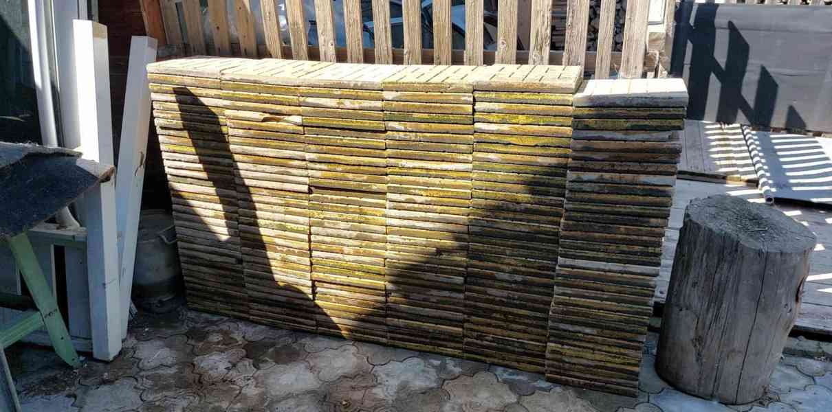 Dlažba 30x30x3,390 kusů,35 m2.CENA 4990kč za vše.K vyzvednut - foto 3