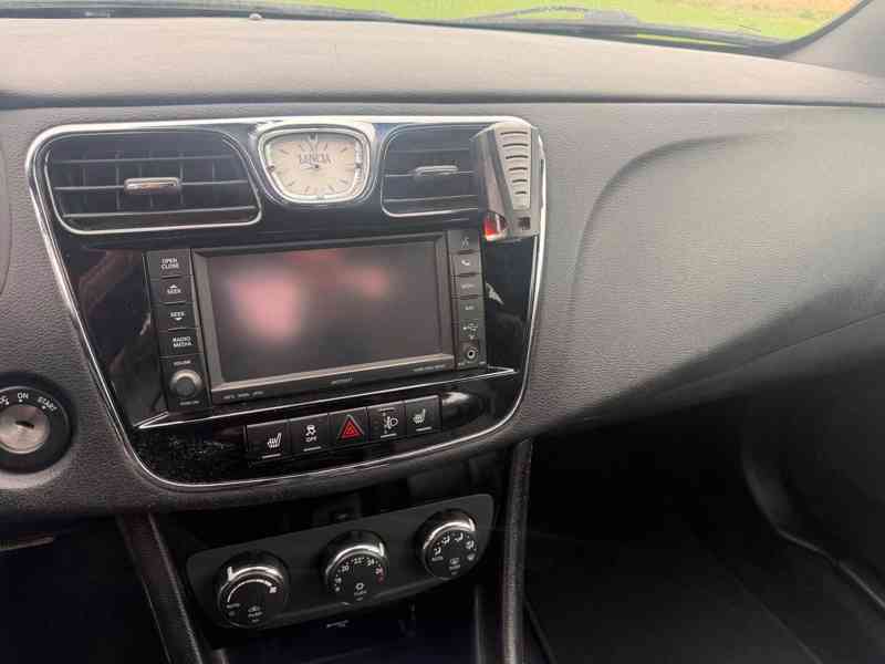 Lancia Flavia 200S Kabrio 2,4 i limited 2012 - foto 11