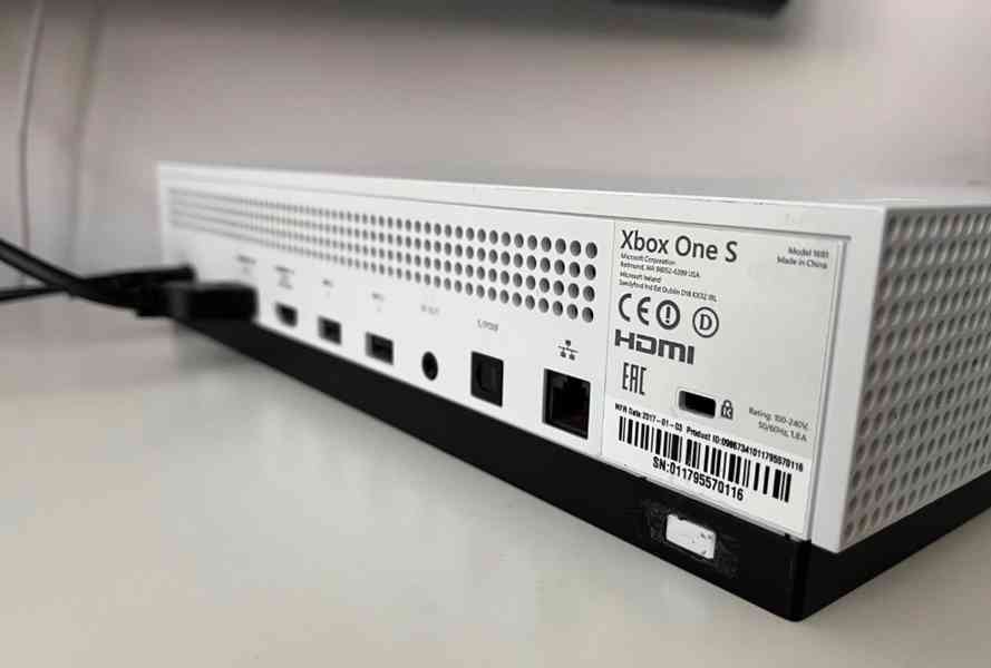 Xbox one S 2×ovladač , nabíjecí stojan, hry×3 - foto 12
