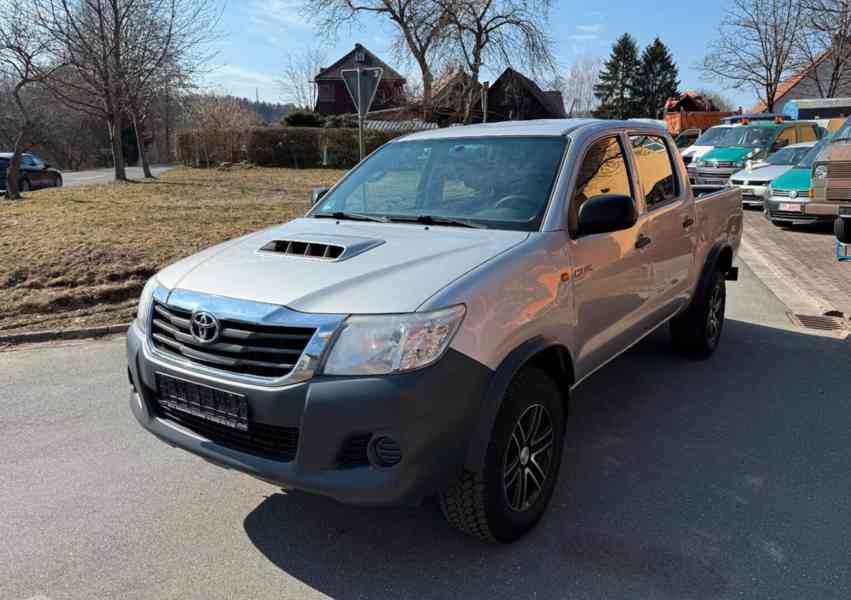 Toyota Hilux 2,5 D-4D 4X4 106kw - foto 1