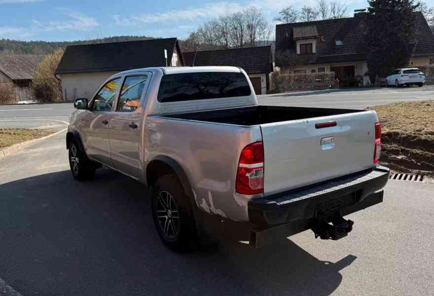 Toyota Hilux 2,5 D-4D 4X4 106kw - foto 7