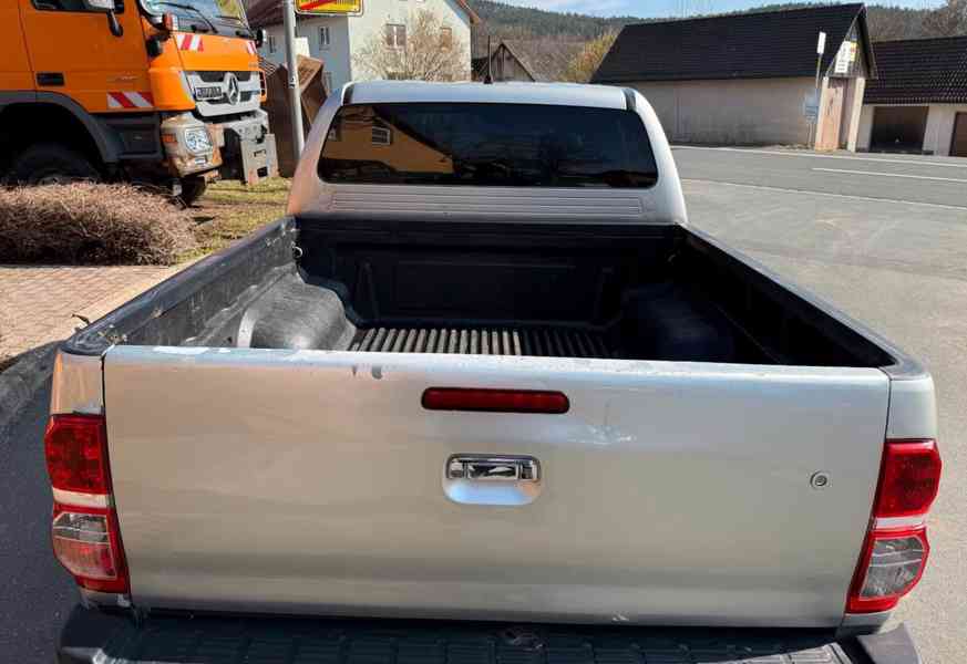 Toyota Hilux 2,5 D-4D 4X4 106kw - foto 10