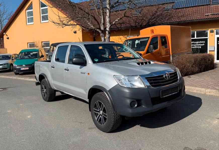Toyota Hilux 2,5 D-4D 4X4 106kw - foto 13