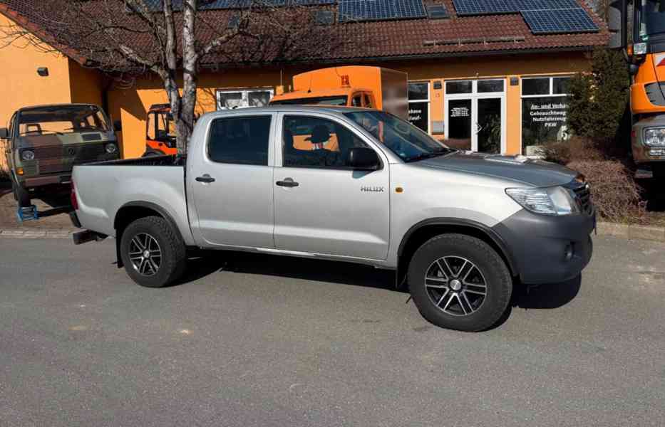 Toyota Hilux 2,5 D-4D 4X4 106kw - foto 3