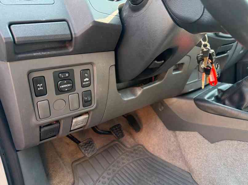 Toyota Hilux 2,5 D-4D 4X4 106kw - foto 14