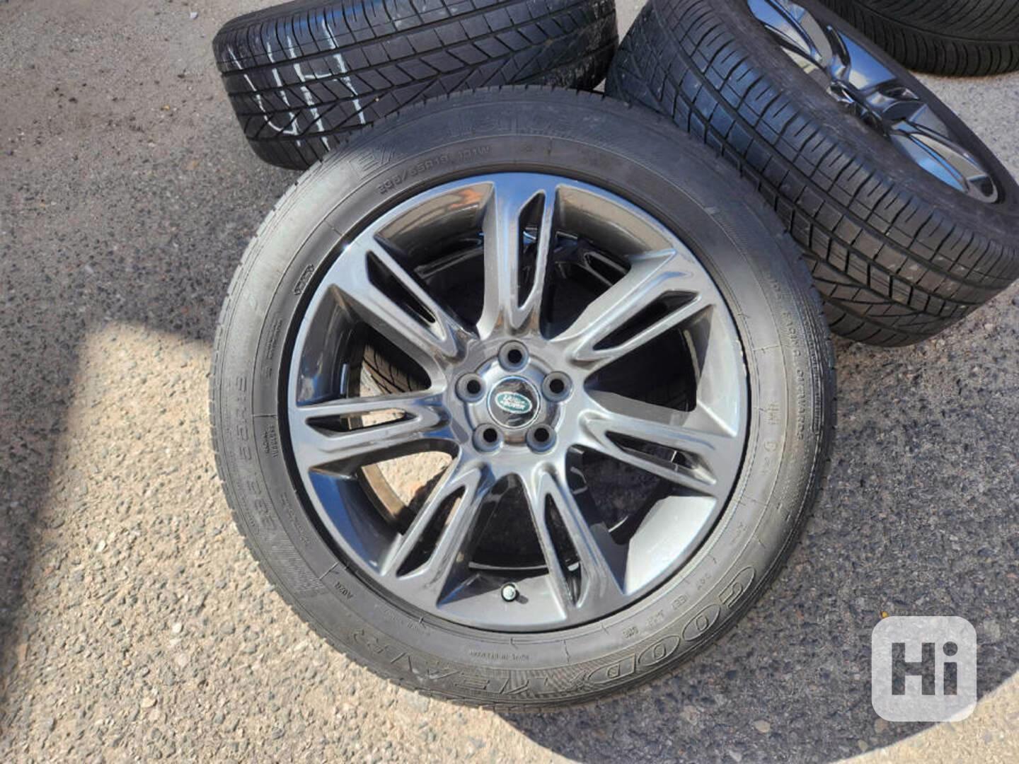 ❄️ Prodám zimní alu kola R19 – originál pro Land Rover Evoqu - foto 1
