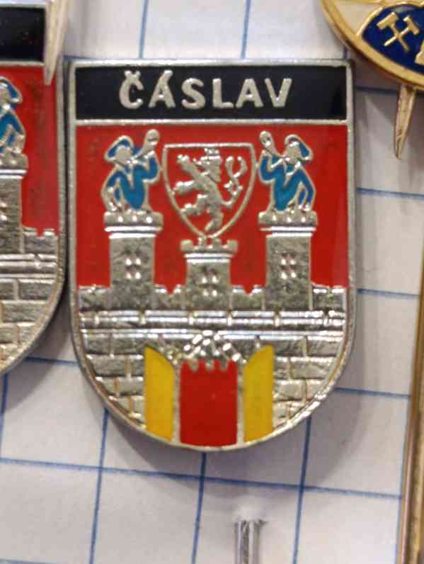 Retro odznaky heraldické znaky českých a slovenských měst - foto 5