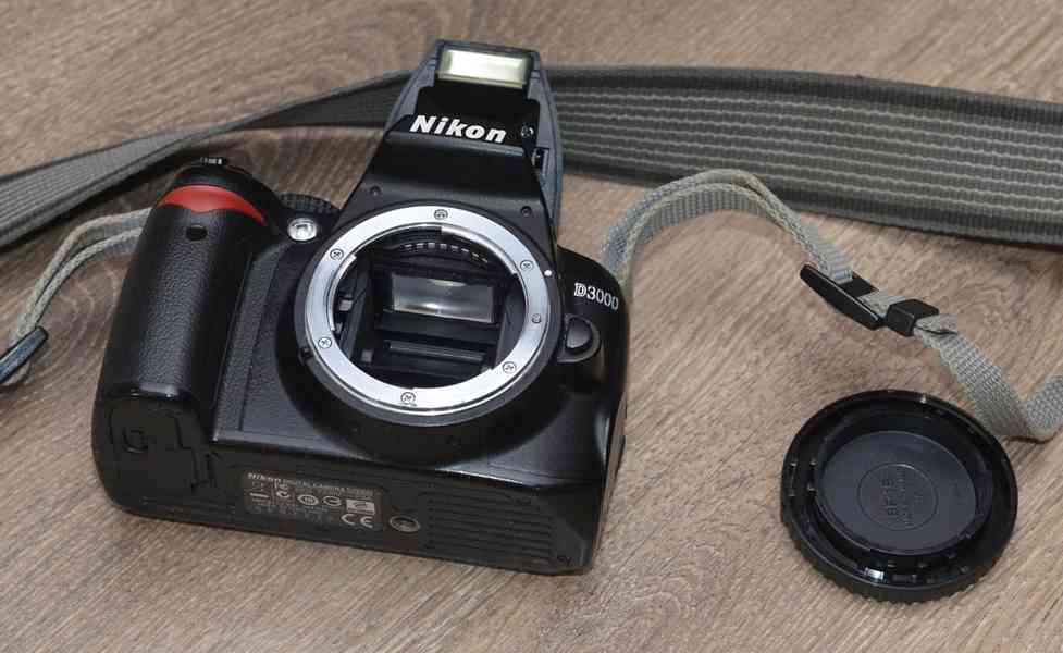 Nikon D3000 *DX zrcadlovka*10,2MPix 22 000 Exp - foto 3