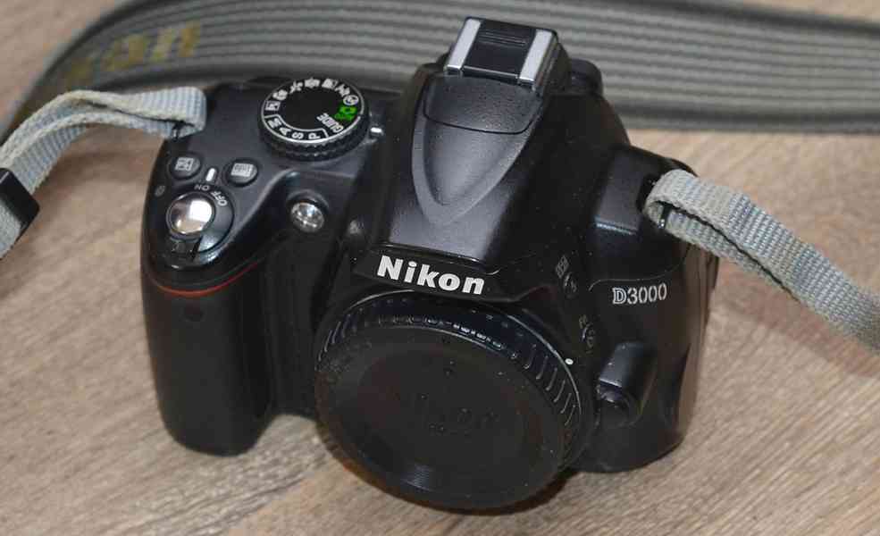 Nikon D3000 *DX zrcadlovka*10,2MPix 22 000 Exp - foto 4