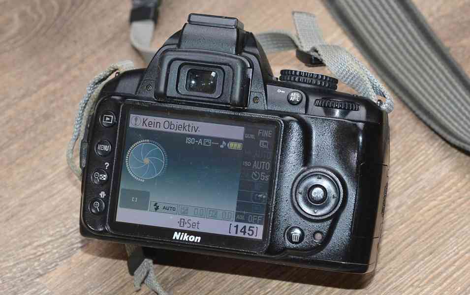 Nikon D3000 *DX zrcadlovka*10,2MPix 22 000 Exp - foto 5