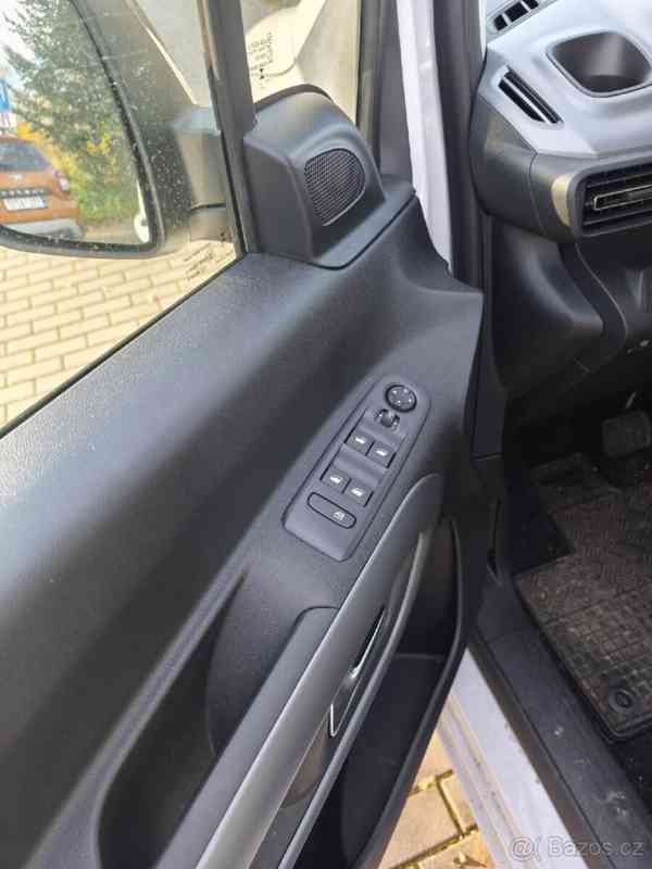 Opel Combo CDTI, 2024, 7 míst - foto 12