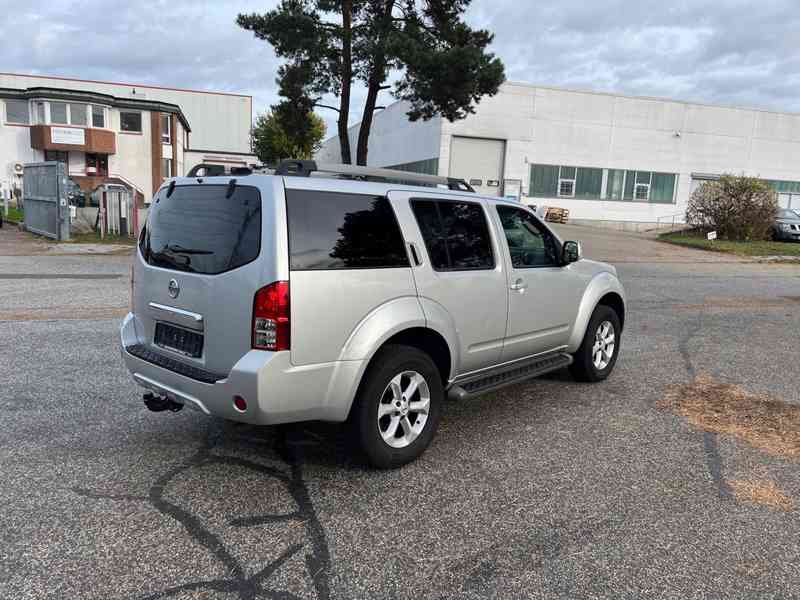 Nissan Pathfinder 2.5 dCi SE 140kw - foto 11