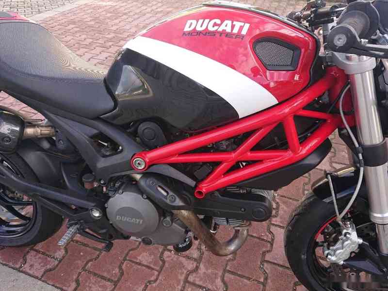Ducati Monster 796 2011 - foto 11