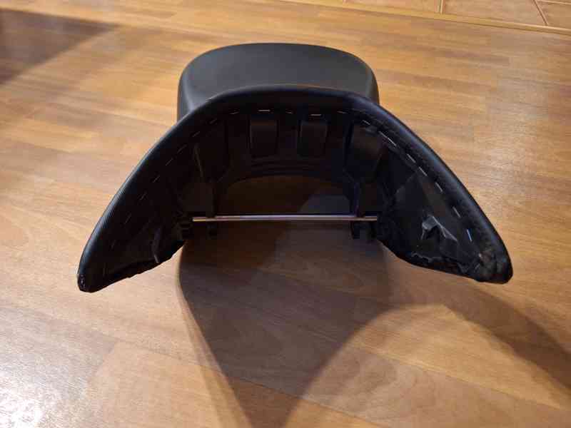 Prodám originál sedlo řidiče BMW R 1200 GS 04-07 - foto 2