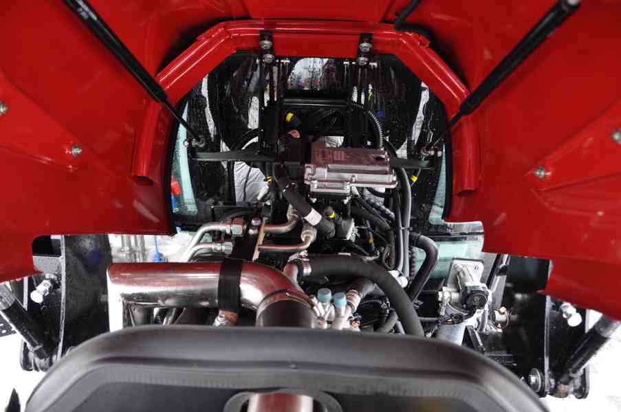 Prodam traktor HANWO HWB 604C. Traktor  65 koni 48kW. - foto 11