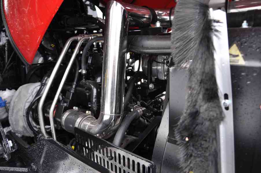 Prodam traktor HANWO HWB 604C. Traktor  65 koni 48kW. - foto 13