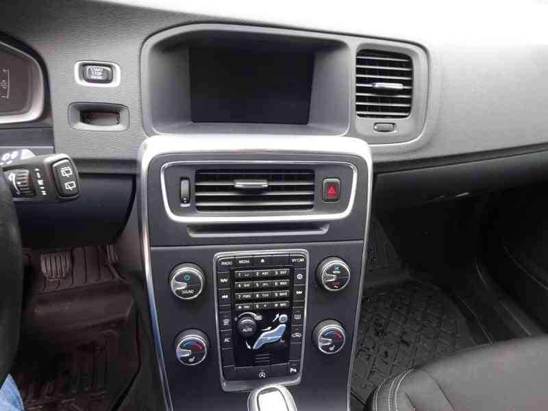 Volvo V60 2.0 D3 r.v.2016 (110 kw) servisní knížka  - foto 8