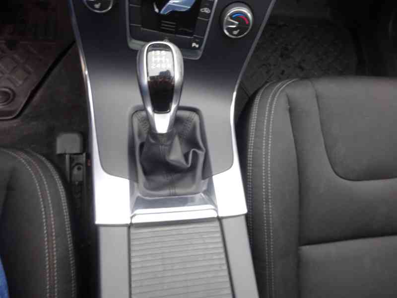 Volvo V60 2.0 D3 r.v.2016 (110 kw) servisní knížka  - foto 9