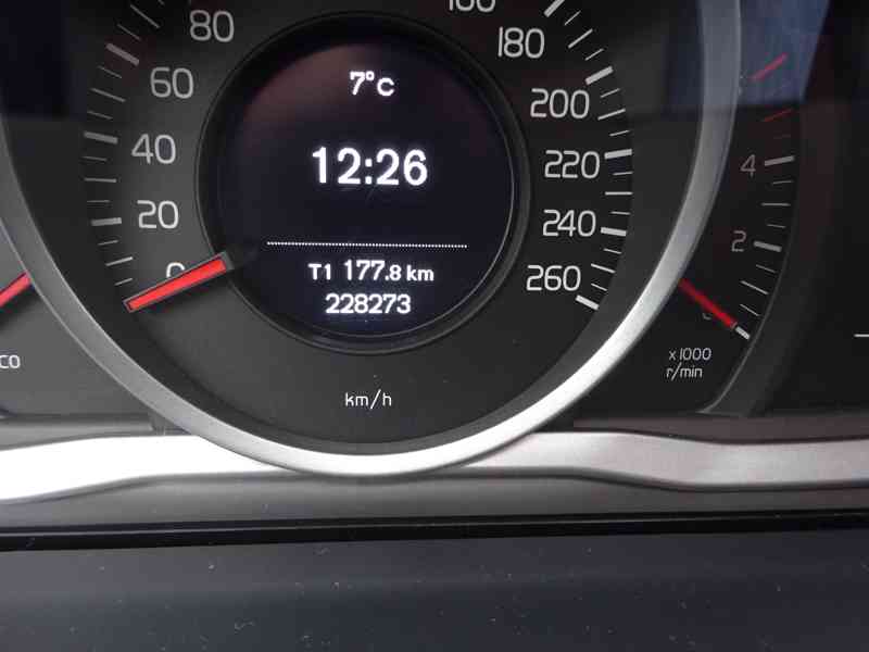 Volvo V60 2.0 D3 r.v.2016 (110 kw) servisní knížka  - foto 16