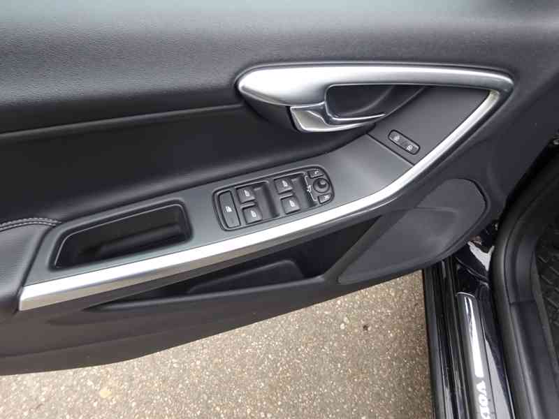 Volvo V60 2.0 D3 r.v.2016 (110 kw) servisní knížka  - foto 6