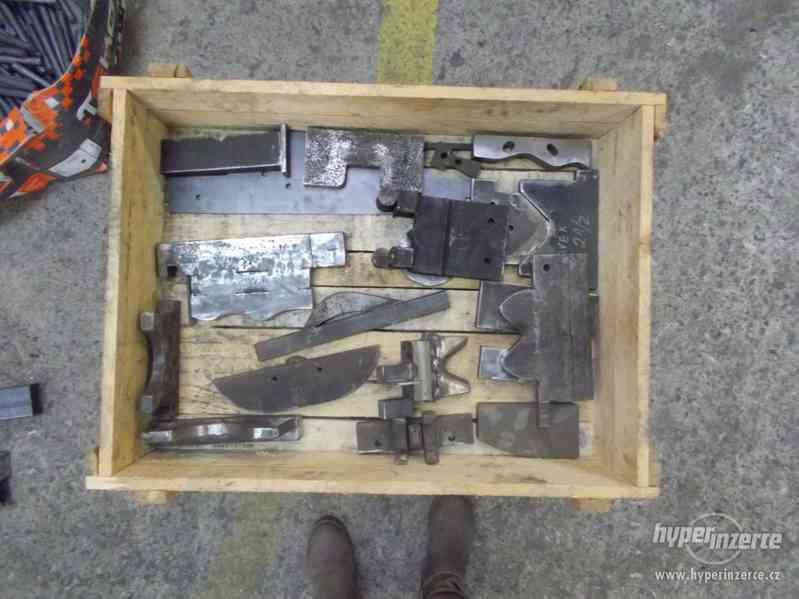 Horizontální hydraulický lis GLASSER - SLEVA - foto 9