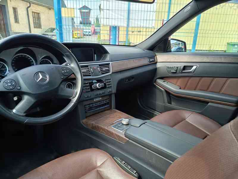 MERCEDES Benz E 350 4Matic ČR  - foto 11