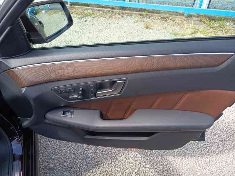 MERCEDES Benz E 350 4Matic ČR  - foto 22