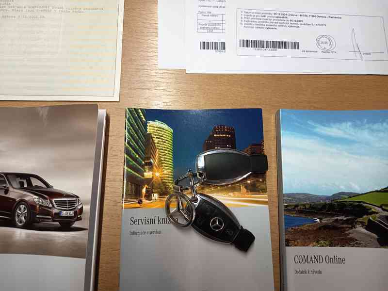 MERCEDES Benz E 350 4Matic ČR  - foto 21