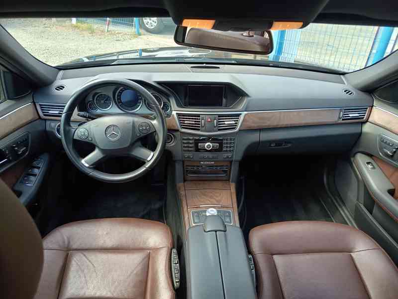MERCEDES Benz E 350 4Matic ČR  - foto 12