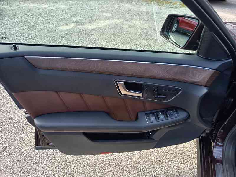 MERCEDES Benz E 350 4Matic ČR  - foto 14